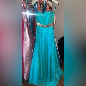 Ashley Lauren size 8 with a beautiful gold detailed waistline.